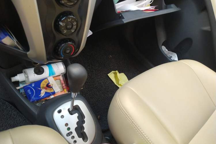 Used Toyota Yaris 2011 1.6E Automatic Charm Edition Gear Lever