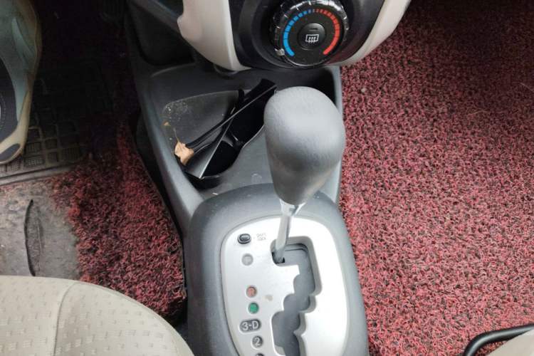 Used Toyota Yaris 2011 1.6E Automatic Charm Edition Gear Lever