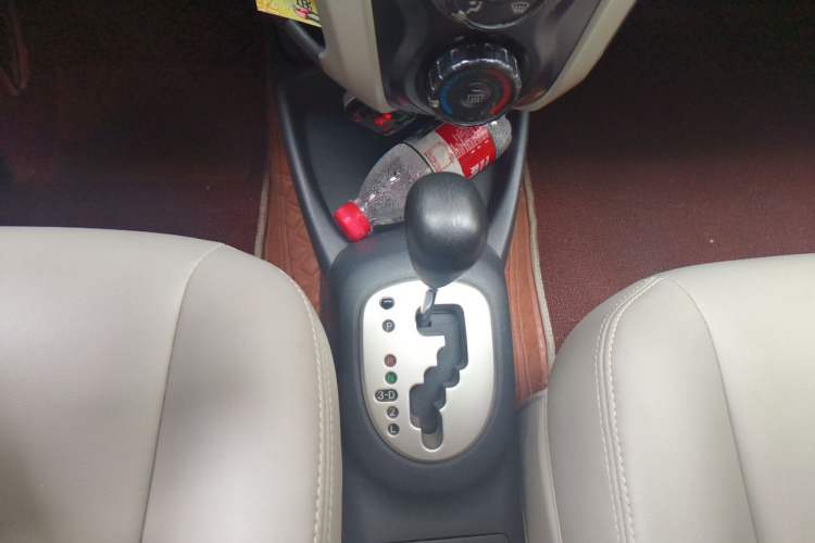 Used Toyota Yaris 2011 1.6E Automatic Charm Edition Gear Lever