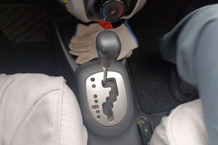 Used Toyota Yaris 2011 1.6E Automatic Charm Edition Gear Lever