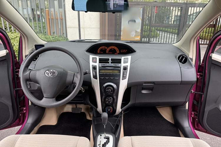 Used Toyota Yaris 2011 1.6E Automatic Charm Edition Interior 2