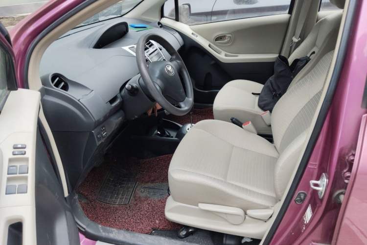 Used Toyota Yaris 2011 1.6E Automatic Charm Edition Left Front Seat
