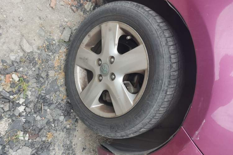 Used Toyota Yaris 2011 1.6E Automatic Charm Edition Right Front Wheel Hub