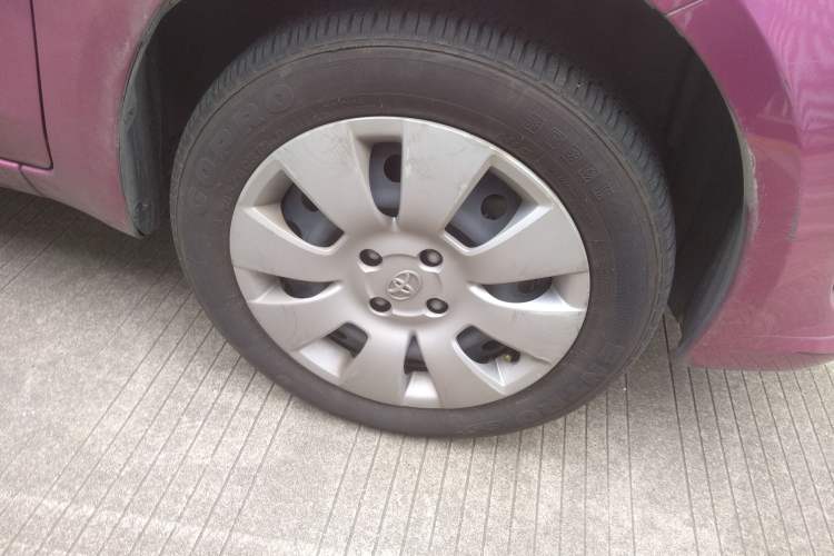 Used Toyota Yaris 2011 1.6E Automatic Charm Edition Right Front Wheel Hub