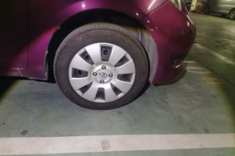 Used Toyota Yaris 2011 1.6E Automatic Charm Edition Right Front Wheel Hub