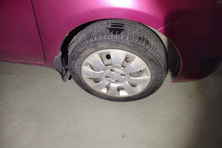 Used Toyota Yaris 2011 1.6E Automatic Charm Edition Right Front Wheel Hub