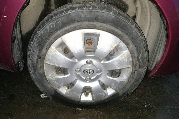 Used Toyota Yaris 2011 1.6E Automatic Charm Edition Right Front Wheel Hub