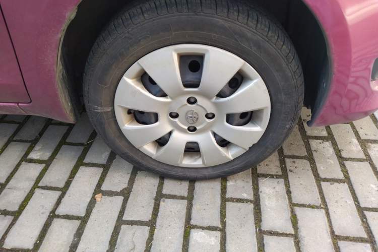 Used Toyota Yaris 2011 1.6E Automatic Charm Edition Right Front Wheel Hub