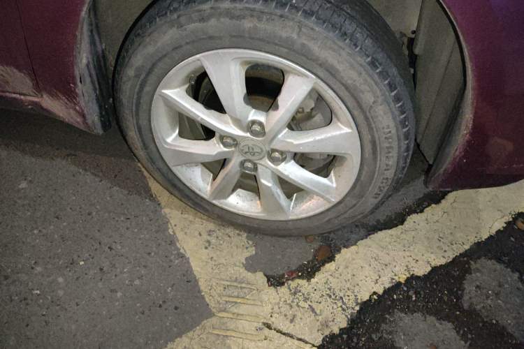 Used Toyota Yaris 2011 1.6E Automatic Charm Edition Right Front Wheel Hub