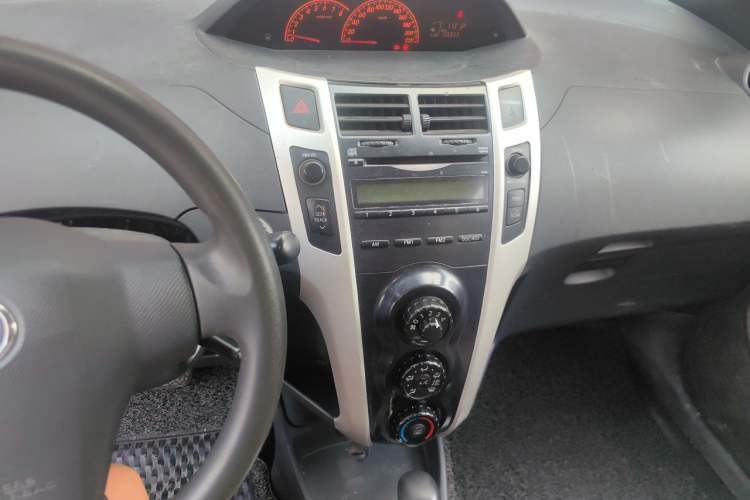 Used Toyota Yaris 2011 1.6E Automatic Charm Edition Audio And AC Panel