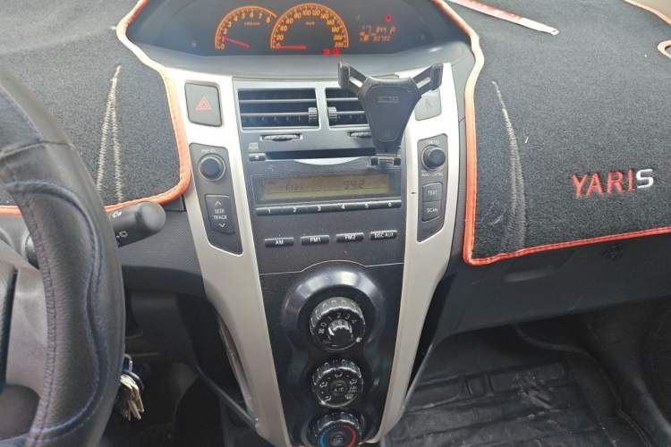 Used Toyota Yaris 2011 1.6E Automatic Charm Edition Audio And AC Panel