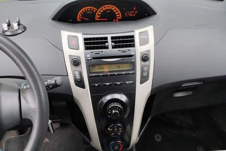 Used Toyota Yaris 2011 1.6E Automatic Charm Edition Audio And AC Panel