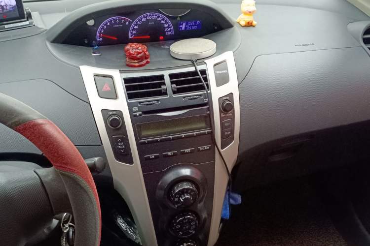 Used Toyota Yaris 2011 1.6E Automatic Charm Edition Audio And AC Panel
