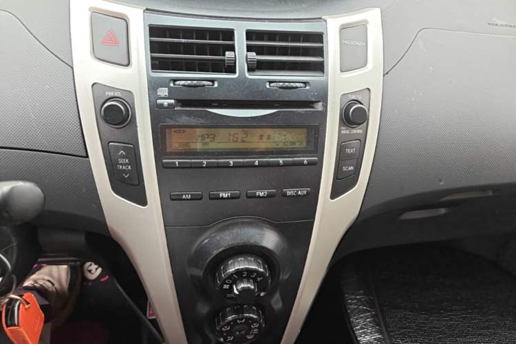 Used Toyota Yaris 2011 1.6E Automatic Charm Edition Audio And AC Panel