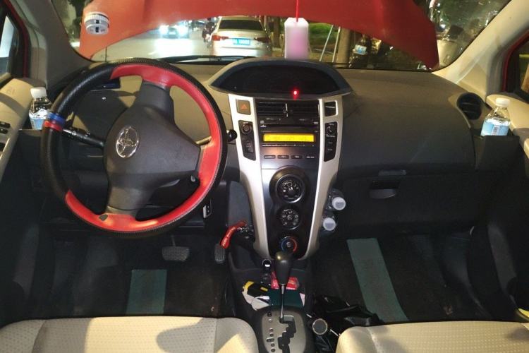 Used Toyota Yaris 2011 1.6E Automatic Charm Edition Center Console