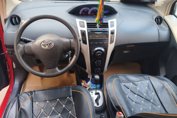 Used Toyota Yaris 2011 1.6E Automatic Charm Edition Center Console