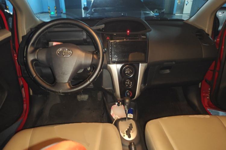 Used Toyota Yaris 2011 1.6E Automatic Charm Edition Center Console