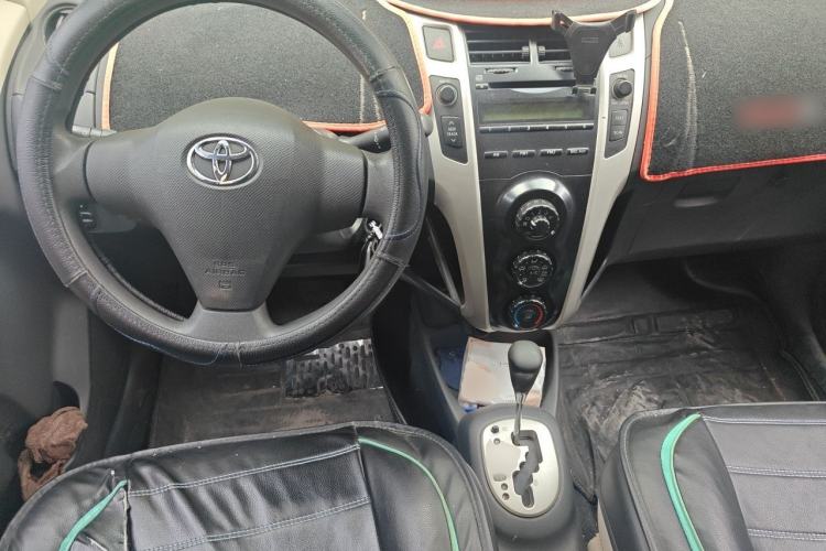 Used Toyota Yaris 2011 1.6E Automatic Charm Edition Center Console