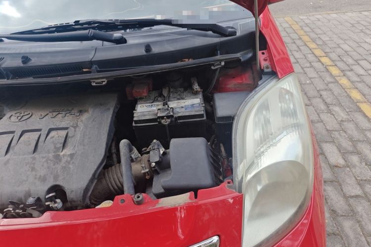 Used Toyota Yaris 2011 1.6E Automatic Charm Edition Engine Bay Left
