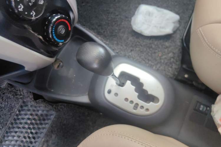 Used Toyota Yaris 2011 1.6E Automatic Charm Edition Gear Lever