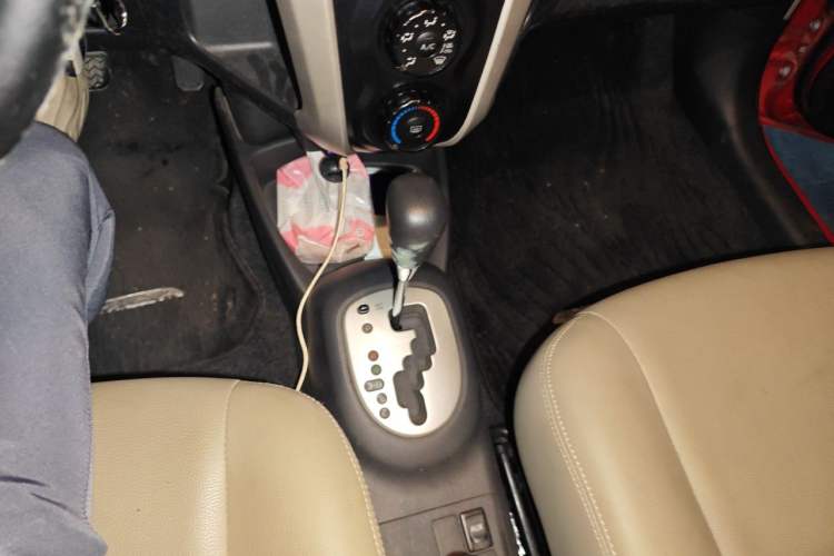 Used Toyota Yaris 2011 1.6E Automatic Charm Edition Gear Lever
