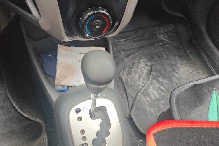 Used Toyota Yaris 2011 1.6E Automatic Charm Edition Gear Lever