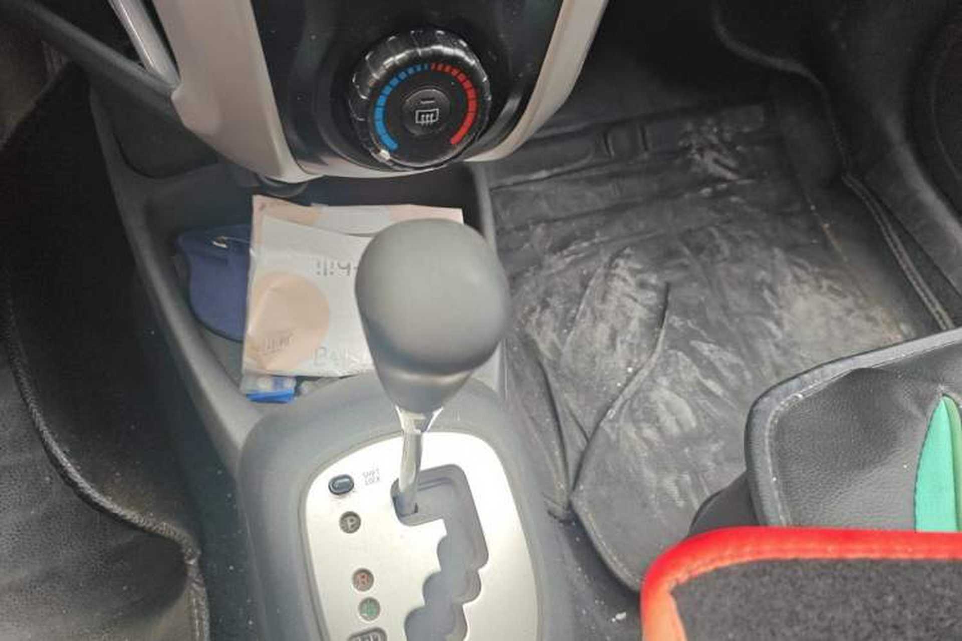 Used Toyota Yaris 2011 1.6E Automatic Charm Edition Gear Lever