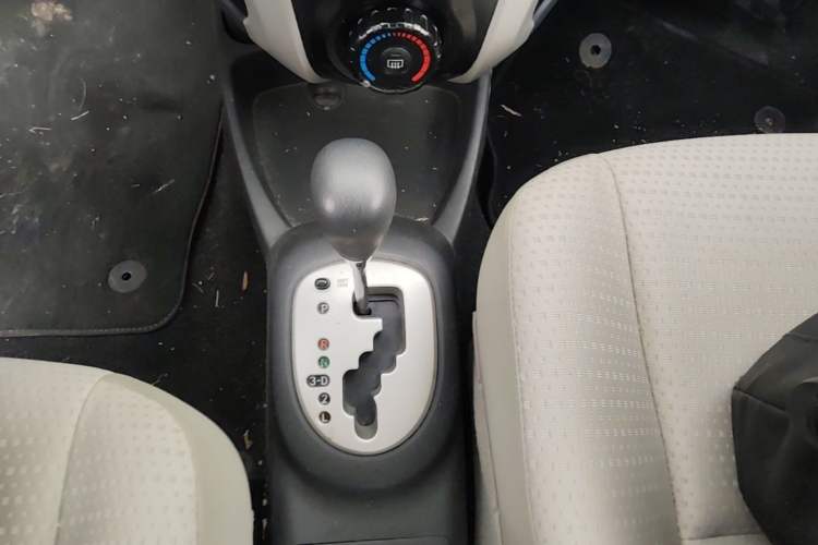 Used Toyota Yaris 2011 1.6E Automatic Charm Edition Gear Lever