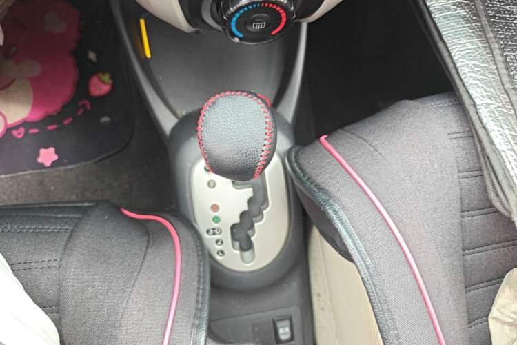Used Toyota Yaris 2011 1.6E Automatic Charm Edition Gear Lever