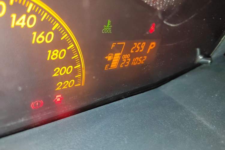 Used Toyota Yaris 2011 1.6G Automatic Xuan Dong Edition Odometer Close Up