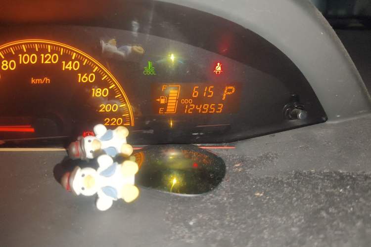 Used Toyota Yaris 2011 1.6E Automatic Charm Edition Odometer Close Up