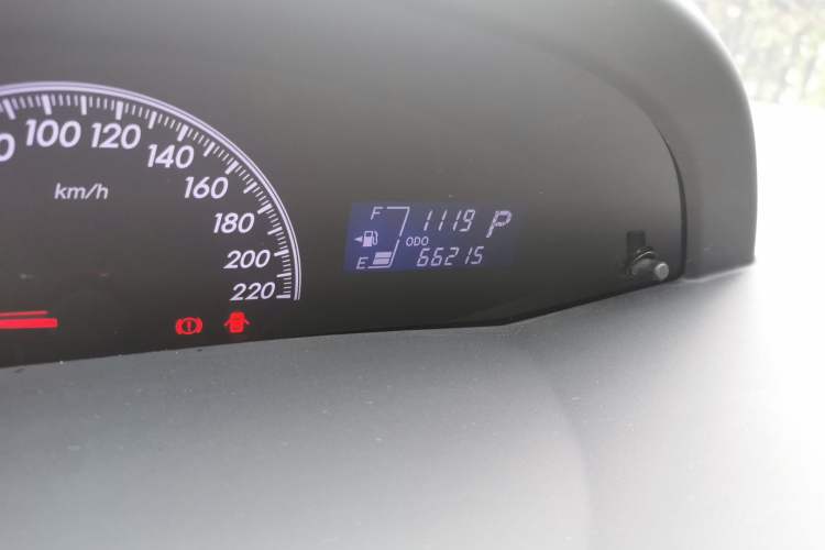 Used Toyota Yaris 2011 1.6G Automatic Xuan Dong Edition Odometer Close Up