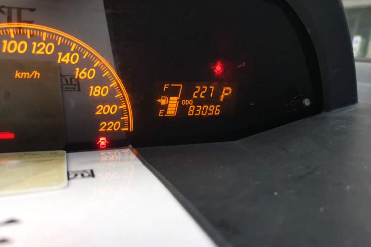 Used Toyota Yaris 2011 1.6G Automatic Xuan Dong Edition Odometer Close Up