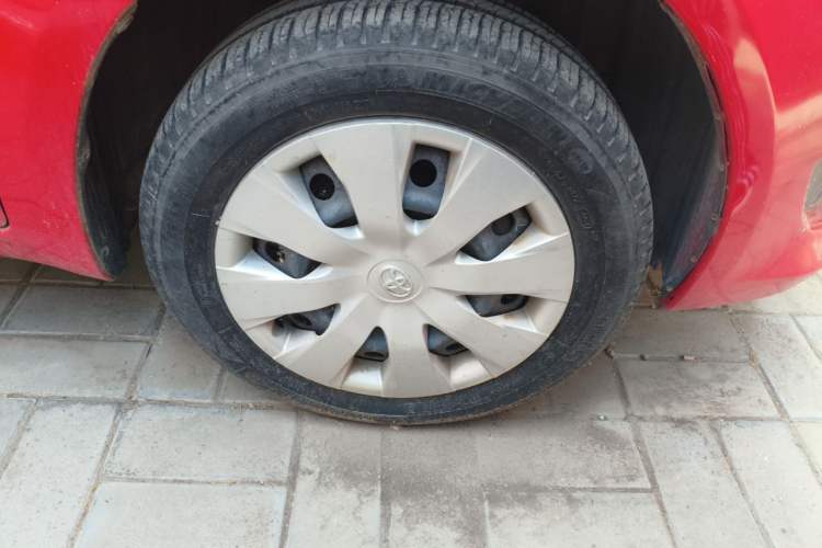 Used Toyota Yaris 2011 1.6E Automatic Charm Edition Right Front Wheel Hub