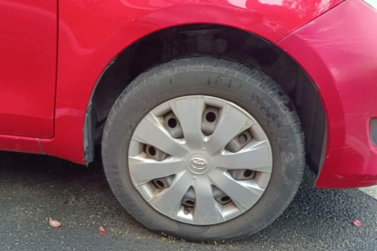 Used Toyota Yaris 2011 1.6E Automatic Charm Edition Right Front Wheel Hub