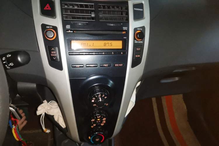 Used Toyota Yaris 2011 1.6E Automatic Charm Edition Audio And AC Panel