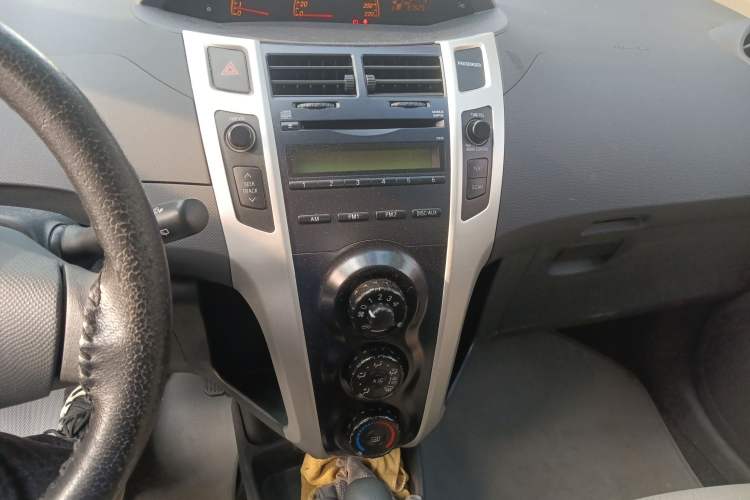 Used Toyota Yaris 2011 1.6E Automatic Charm Edition Audio And AC Panel