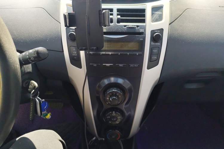 Used Toyota Yaris 2011 1.6E Automatic Charm Edition Audio And AC Panel