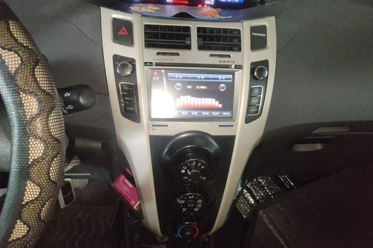 Used Toyota Yaris 2011 1.6E Automatic Charm Edition Audio And AC Panel