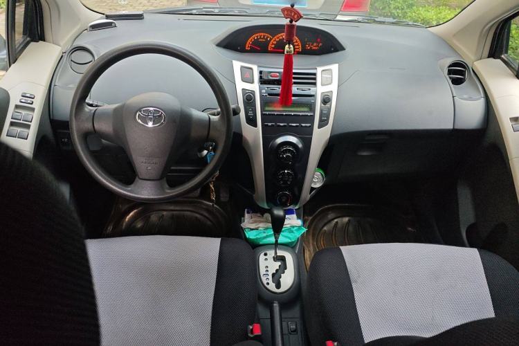 Used Toyota Yaris 2011 1.6G Automatic Xuan Dong Edition Center Console