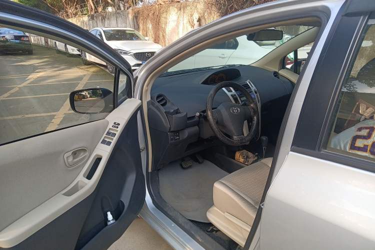 Used Toyota Yaris 2011 1.6E Automatic Charm Edition Driver Seat