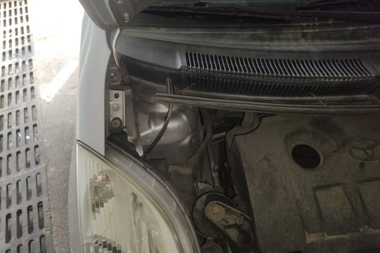 Used Toyota Yaris 2011 1.6E Automatic Charm Edition Engine Bay Right