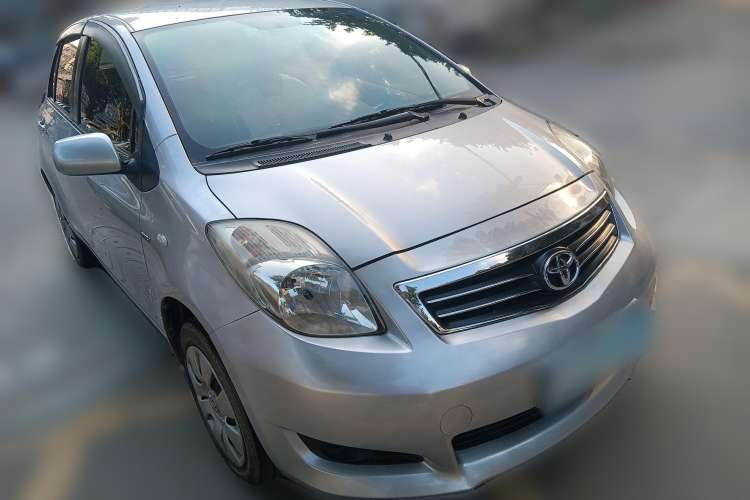 Used Toyota Yaris 2011 1.6E Automatic Charm Edition Front Right 45 Deg