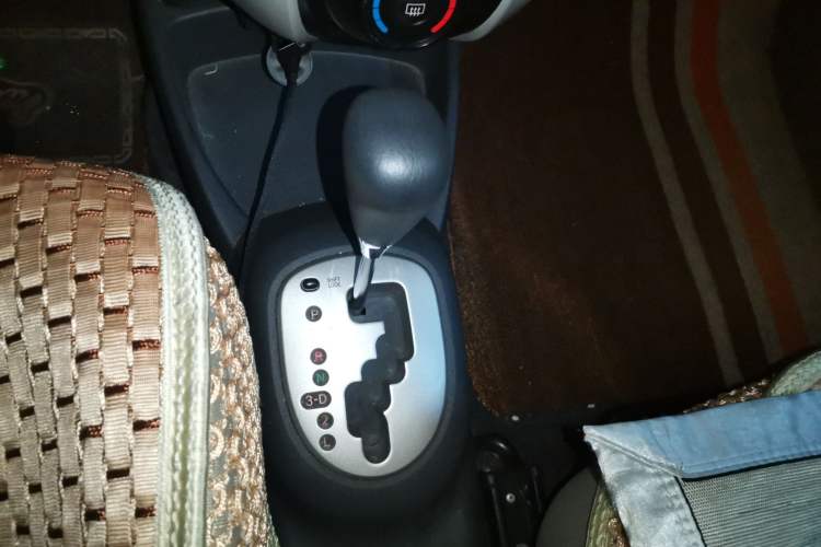 Used Toyota Yaris 2011 1.6E Automatic Charm Edition Gear Lever