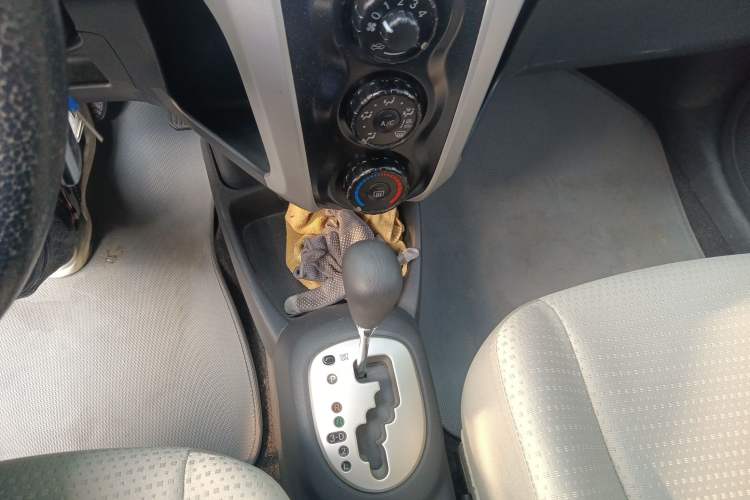 Used Toyota Yaris 2011 1.6E Automatic Charm Edition Gear Lever