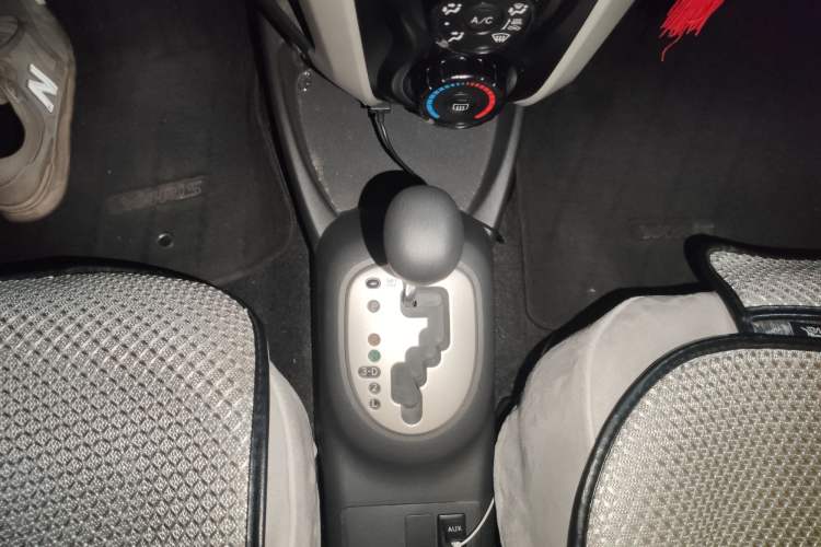 Used Toyota Yaris 2011 1.6E Automatic Charm Edition Gear Lever