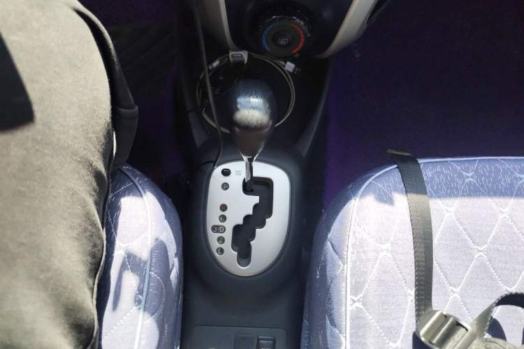 Used Toyota Yaris 2011 1.6E Automatic Charm Edition Gear Lever
