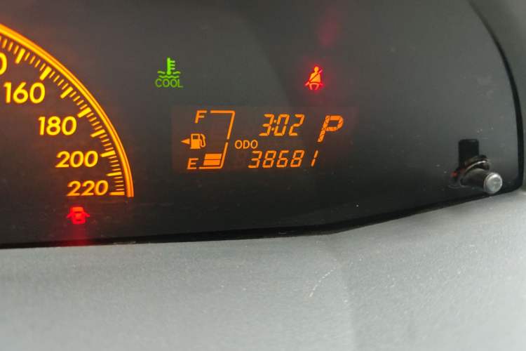 Used Toyota Yaris 2011 1.6G Automatic Xuan Dong Edition Odometer Close Up