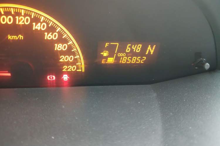 Used Toyota Yaris 2011 1.6G Automatic Xuan Dong Edition Odometer Close Up