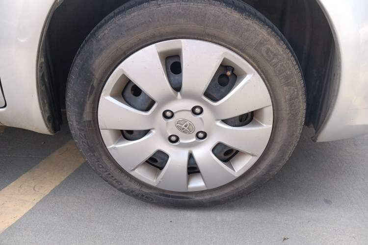 Used Toyota Yaris 2011 1.6E Automatic Charm Edition Right Front Wheel Hub
